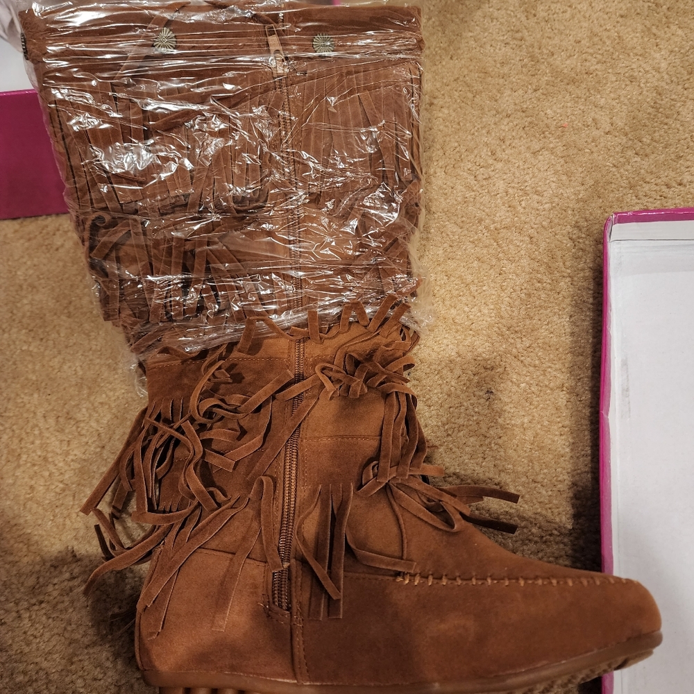 Tam Button Fringe Boots